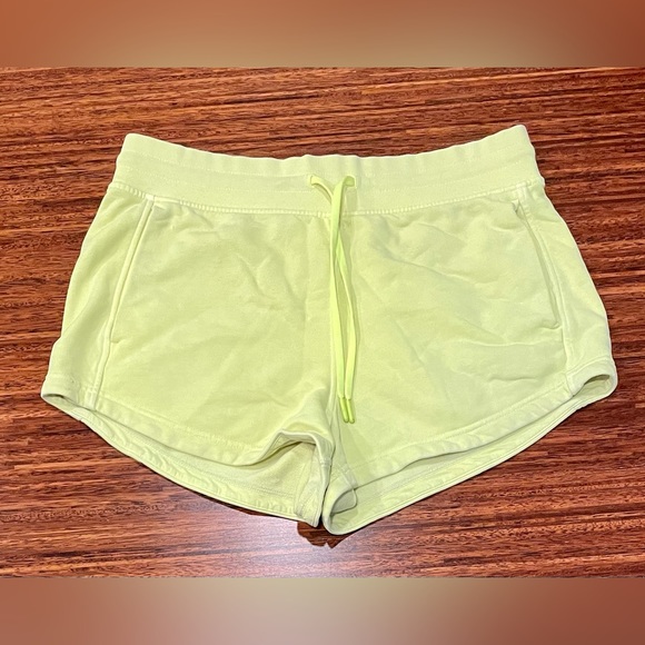 Lululemon Inner Glow High-Rise
Short 3" Neon Garment Dye Solid Highlight Yellow - Picture 1 of 6